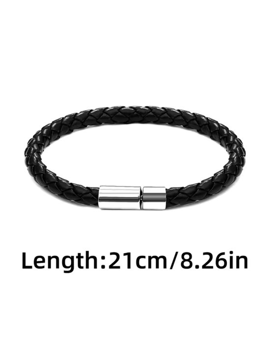 Zwarte gevlochten leren armband met zilverkleurige magneetsluiting. Lengte: 21cm/8.26in.