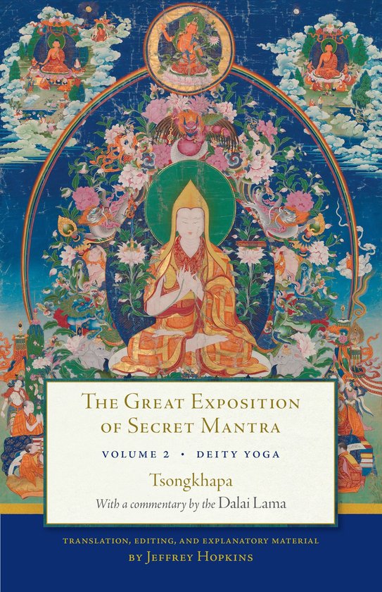 Boekcover met een zittende figuur in oranje gewaad, omringd door bloemen, wezens en een regenboog. Titel: The Great Exposition of Secret Mantra.