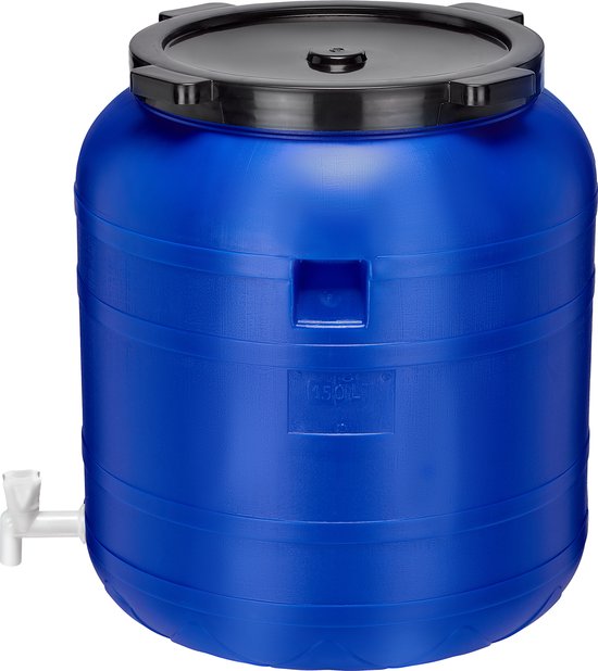 Fût bleu en plastique de 150L avec couvercle et robinet, isolé sur fond blanc.