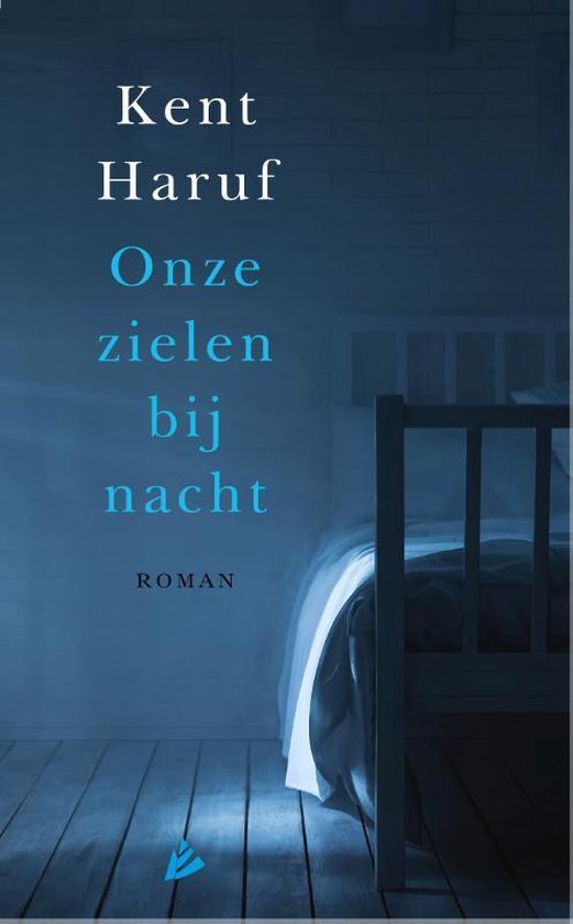 Boek "Onze zielen bij nacht" van Kent Haruf, met een slaapkamer op de achtergrond.