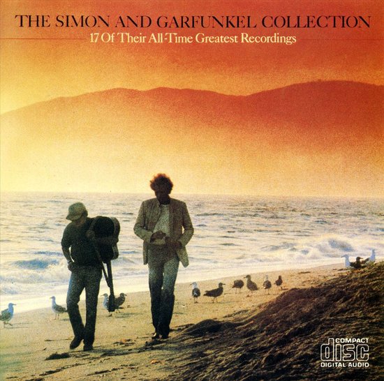 Twee mannen lopen over een strand bij zonsondergang. Bovenaan de tekst "THE SIMON AND GARFUNKEL COLLECTION".