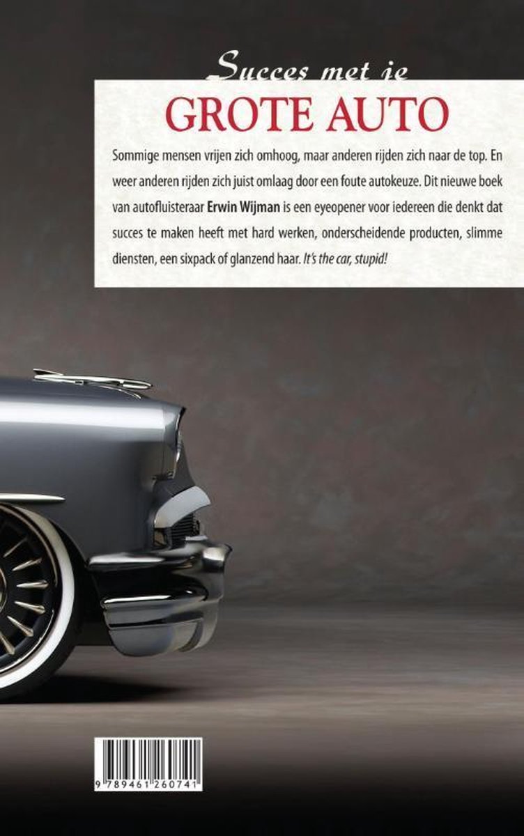 Boekomslag 'Succes met je grote auto' met tekst en deel van achterkant grijze oldtimer auto.