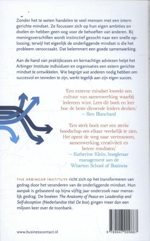 Achterkant boek 'Externe mindset' met blauwe en donkerblauwe pijlen en tekst.