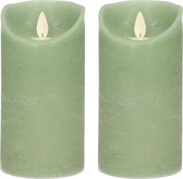 2x Jade groene LED kaarsen / stompkaarsen 15 cm - Luxe kaarsen op batterijen met bewegende vlam