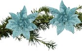 Kerstboom bloemen op clip - 2x stuks - ijsblauw - kunststof - 15 cm