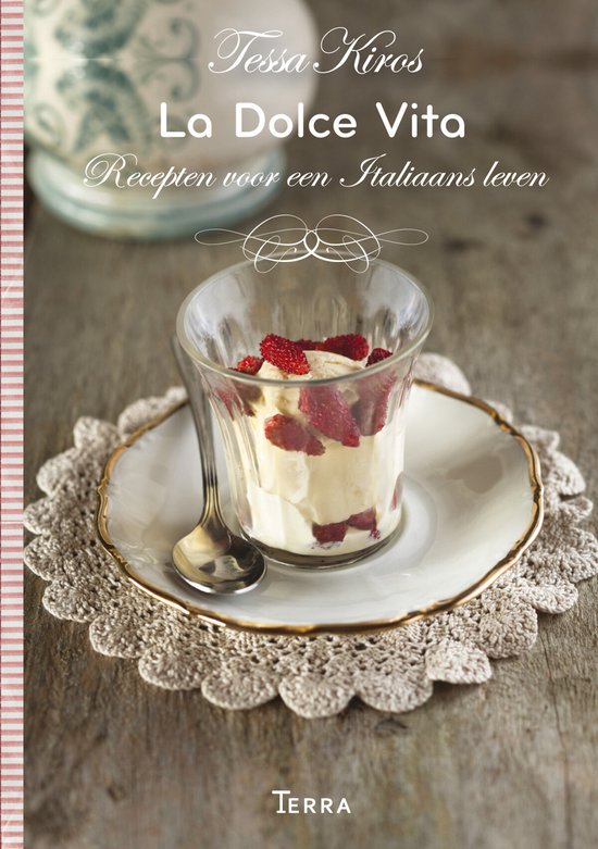 Boekomslag 'La Dolce Vita' met een dessert van ijs en aardbeien.
