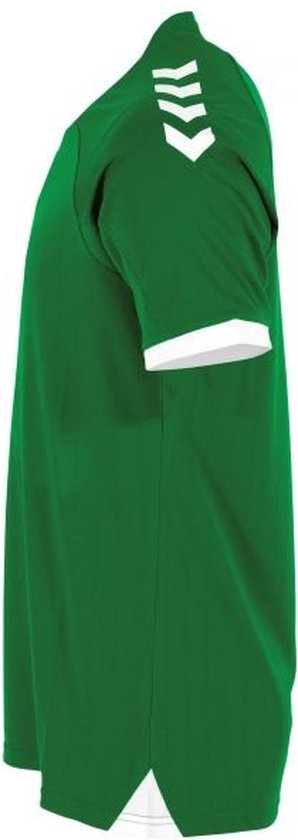 Groen sportshirt van Hummel met witte strepen op de schouders en witte boorden. Zijkant.