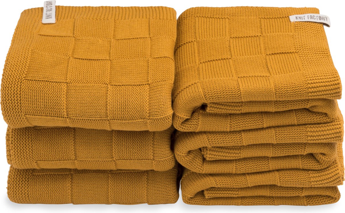 Knit Factory Gebreide Handdoek Ivy - Handdoek badkamer - Oker - Geel - 60x110 cm - Katoen