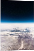 WallClassics - Acrylglas - Uitzicht over de Aarde in de Ruimte - 60x90 cm Foto op Acrylglas (Wanddecoratie op Acrylaat)