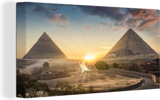 Canvas schilderij van de piramides van Gizeh en de Sfinx in de zonsondergang.