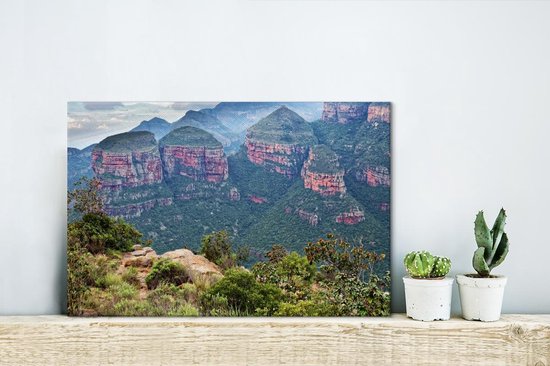 De Afrikaanse Three Rondavels bij Blyde River Canyon in Zuid-Afrika Canvas 60x40 cm - Foto print op Canvas schilderij (Wanddecoratie woonkamer / slaapkamer)