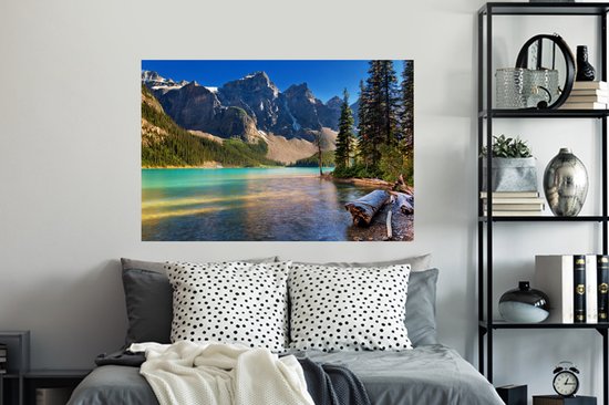 Muurstickers - Sticker Folie - Dennenbomen en bergen tijdens zonsondergang boven Moraine Lake Canada - 120x80 cm - Plakfolie - Muurstickers Kinderkamer - Zelfklevend Behang - Zelfklevend behangpapier - Stickerfolie