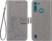 Voor Motorola Moto G8 Power Lite Vierbladige sluiting Reliëfgesp Mobiele telefoonbescherming Leren tas met Lanyard & Card Slot & Wallet & Bracket-functie (grijs)