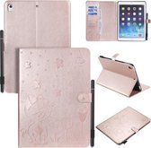 Voor iPad Air 2 / Air / 9.7 (2018) & (2017) Cat Bee Embossing Pattern Horizontale flip lederen tas met houder & kaartsleuven & portemonnee & penhouder & Wake-up / Sleep-functie (roségoud)