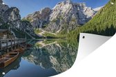 Muurdecoratie Weerspiegeling van bergen in het meer Lago di Braies in Italië - 180x120 cm - Tuinposter - Tuindoek - Buitenposter