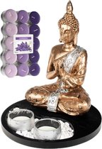 Boeddha beeld voor binnen 20 cm met 30x geurkaarsen lavendel - Buddha beeldje met theelichtjes/waxinelichtjes