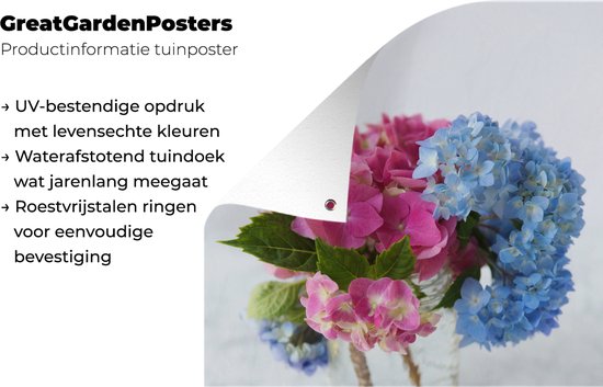 Bouquet d'hortensias fraîchement coupés dans un vase affiche de jardin toile en vrac 60x90 cm - Toile de jardin / Toile d'extérieur / Peintures pour l'extérieur (décoration de jardin)