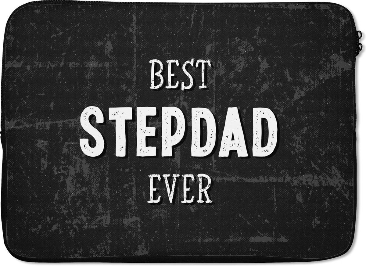 Laptophoes 14 inch - Stiefvader - Spreuken - Vaderdag geschenk - Quote - Best stepdad ever - Laptop sleeve - Binnenmaat 33x23 cm - Zwarte achterkant