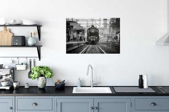 Poster photo Zwart et blanc d'une locomotive à vapeur sur une gare Poster 60x40 cm - Tirage photo sur Poster (décoration murale salon / chambre)