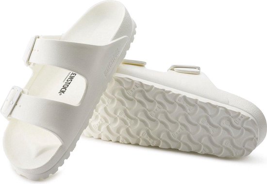 Witte Birkenstock Arizona EVA slippers, met twee bandjes en gespen, profielzool.