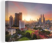 Canvas Schilderij Skyline Kuala Lumpur, Maleisië - 120x80 cm - Wanddecoratie