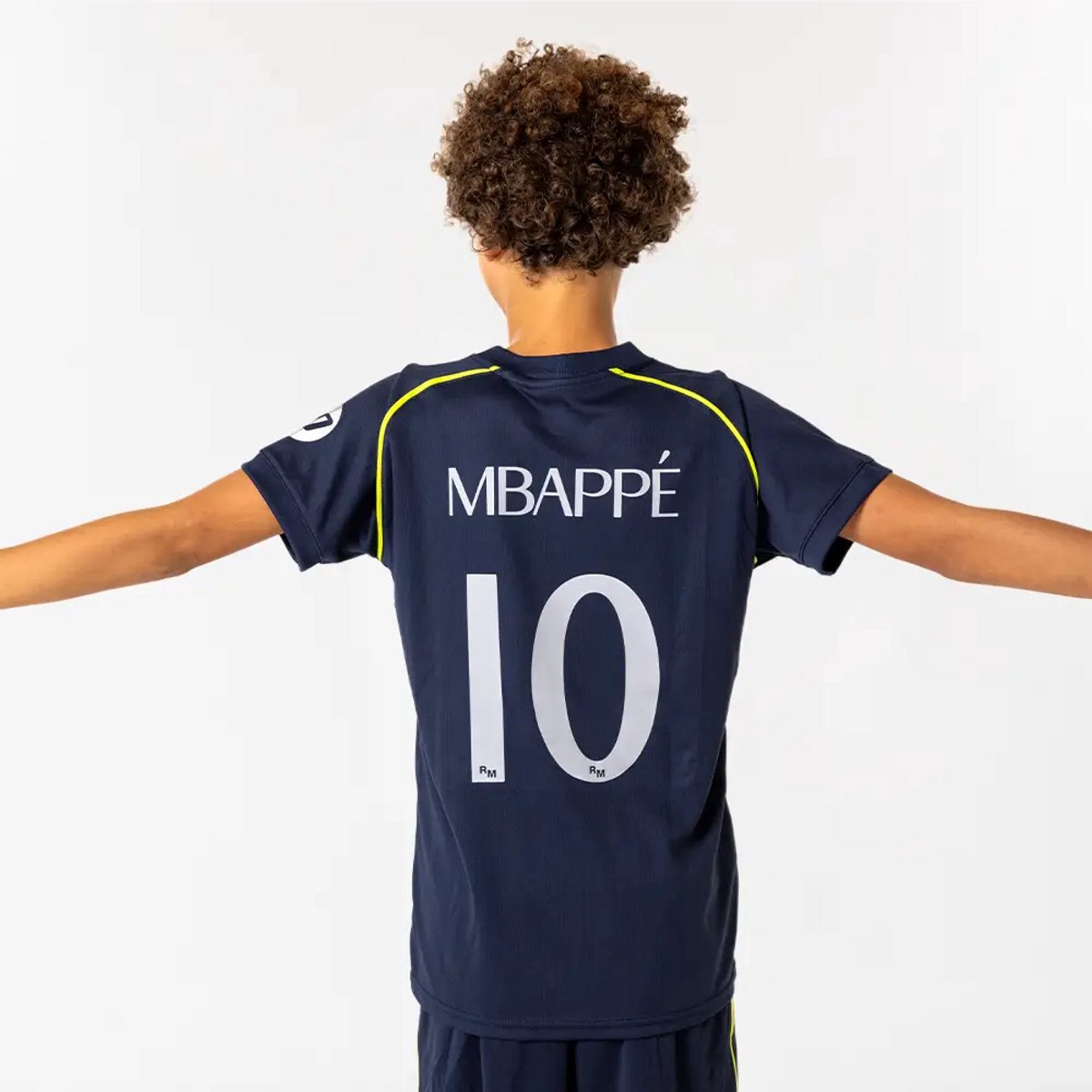 Mbappé Real Madrid Uit Shirt Kinderen 25/26 - Maat 116 - Voetbalshirt - Sportkleding - Jongens & Meisjes - Kylian Mbappé - Polyester - Wit