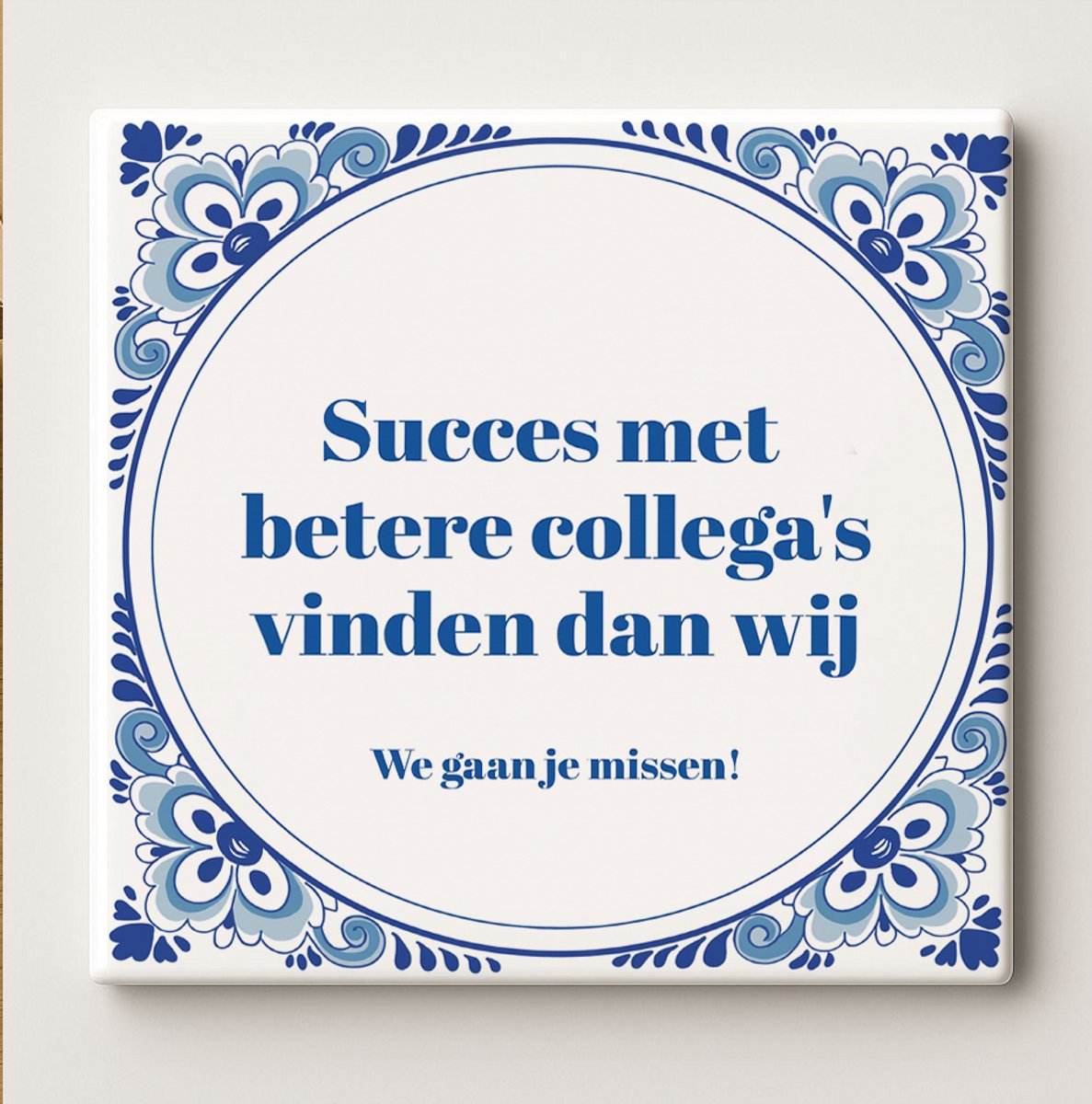 Grappige Afscheid Quote Keramische Tegel “Succes Met Betere Collega’s Vinden Dan Wij – We 