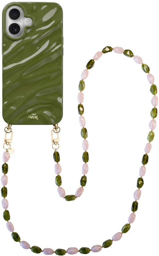 Groen iPhonehoesje met golvende textuur, de tekst 'xoxo Wildhearts' en een lang koord van roze en groene parels.