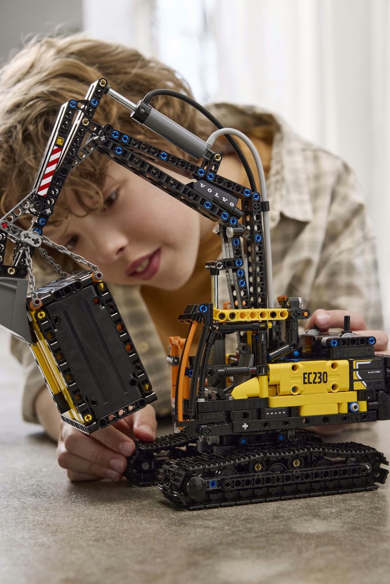 LEGO Technic Volvo FMX truck & EC230 elektrische graafmachine 42175 — afbeelding 3