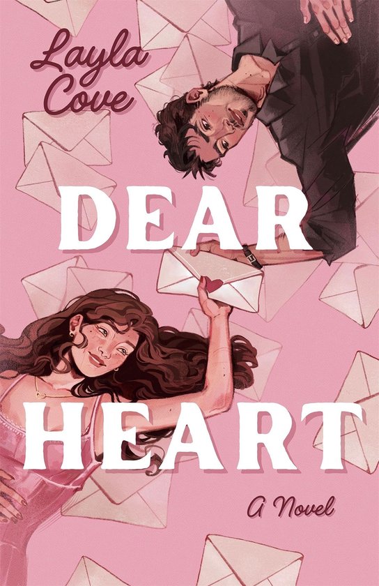 Boekcover met titel 'Dear Heart' en illustratie van een man en vrouw omringd door enveloppen.