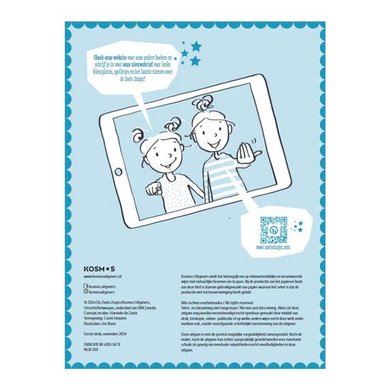Twee lachende meisjes kijken vanaf een tablet.