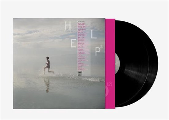 LP hoes met 'HELP(2)' artwork, met een kind dat door het water rent. Naast de hoes ligt een zwarte LP.