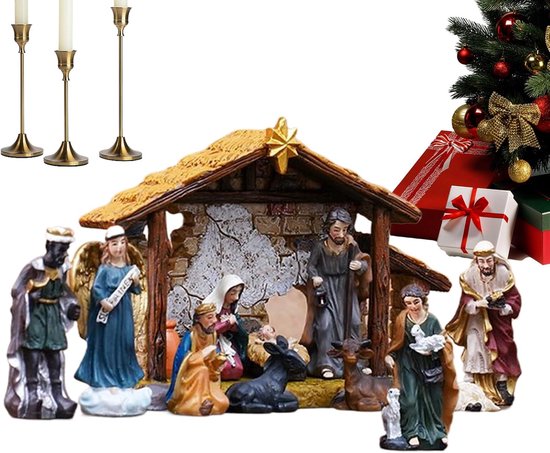 Kerststal van 12 figuren met stal, drie kandelaars en cadeaus. Gemaakt van steen.