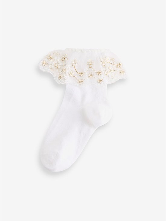 Witte sokken met ruches en gouden bloemenborduursel.