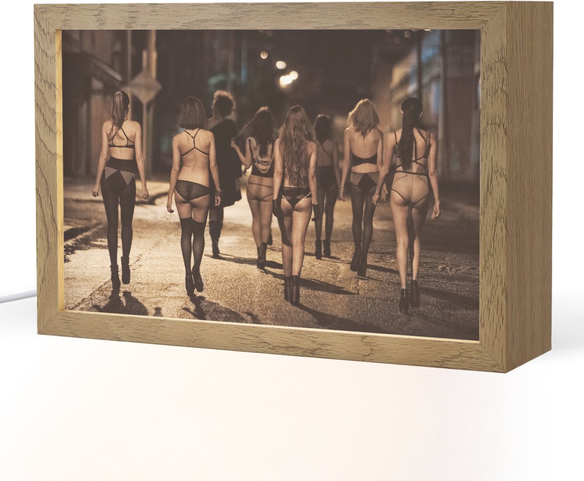 Tafellamp 30x20 cm - LED lamp - Vrouwen - Lingerie - Avond - Straat - Decoratieve tafellampen - Dimbaar - Tafellampje slaapkamer - Woonkamer binnen