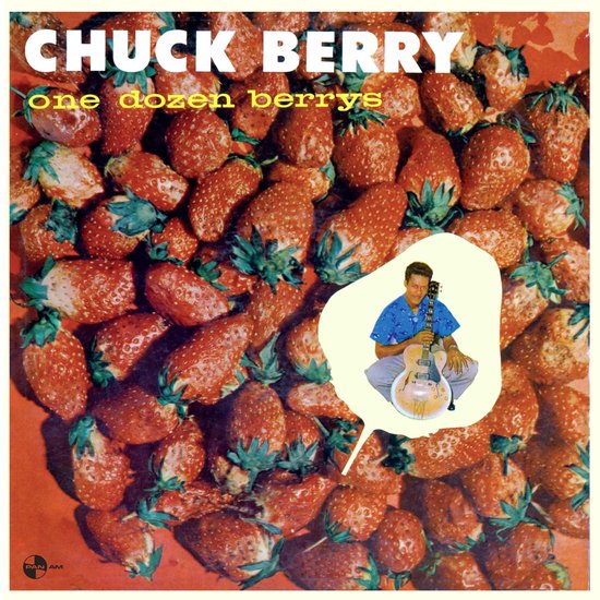 Chuck Berry, 'one dozen berries' albumhoes met een collage van aardbeien en een illustratie van Chuck Berry die een gitaar vasthoudt.