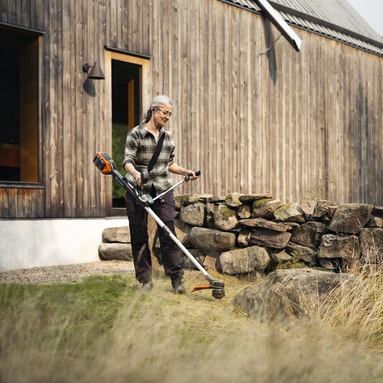Husqvarna 220iR Inclusief B140 Accu En 40-C80 Lader van Merkloos	 — afbeelding 4