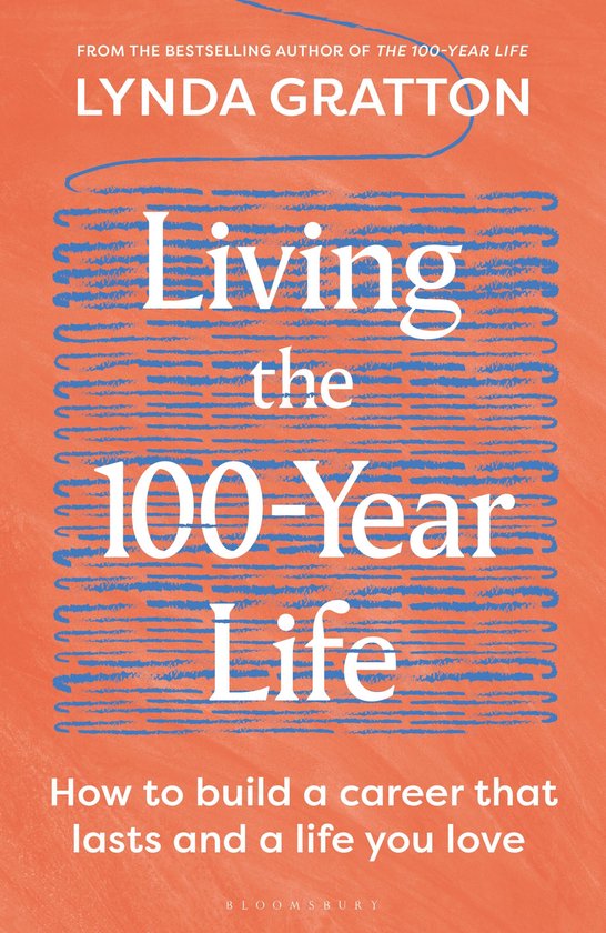 Boekomslag met de titel 'Living the 100-Year Life' van Lynda Gratton, met een oranje achtergrond en blauwe lijnen.