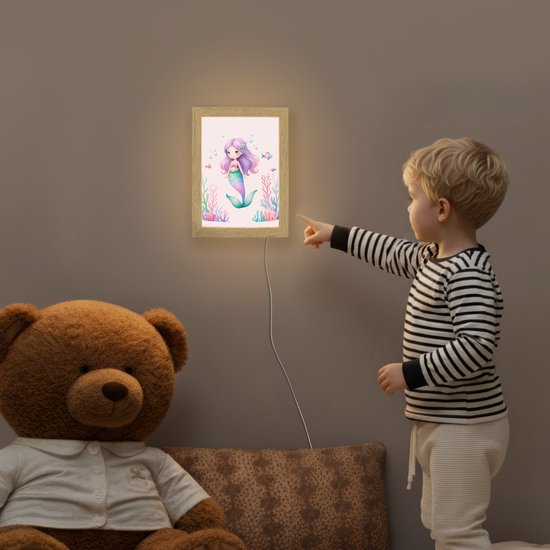 Nachtlampje 15x20 cm - Kinder lampje - Zeemeermin - Paars - Zeedieren - Onderwater - Vissen - Tafellamp kinderkamer - Slaapkamer lamp - Bedlamp kinderen - Kinderlampje stopcontact - Wandlamp babykamer - Nachtlampjes van Apollon Goods — afbeelding 5