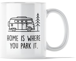 Grappige Mok Home Is Where You Park It - Camper Cadeau voor haar: Vriendin of Collega - Roadtrip & Kamperen Koffiebeker - Kantoor Humor - Vanlife Lifestyle Beker - Origineel Verjaardagscadeau Vrouw - Cadeautje Nieuwe Baan - Reiziger Gadget