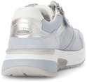 Lichtblauwe Gabor sneaker met zilvere details, witte zool en ritssluiting.