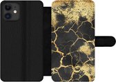 Bookcase Geschikt voor iPhone 12 Pro telefoonhoesje - Marmer print - Zwart - Goud - Met vakjes - Wallet case met magneetsluiting