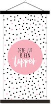 Posterhanger incl. Poster 40x80 cm - Schoolplaat - Quotes - Spreuken - Juf - Deze juf is een topper - Textielposter - Zwarte latten