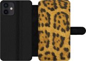 Bookcase Geschikt voor iPhone 12 telefoonhoesje - Luipaard vacht - Met vakjes - Wallet case met magneetsluiting