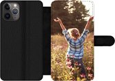 Bookcase Geschikt voor iPhone 11 Pro Max telefoonhoesje - Vrouw - Bloemen - Lente - Met vakjes - Wallet case met magneetsluiting