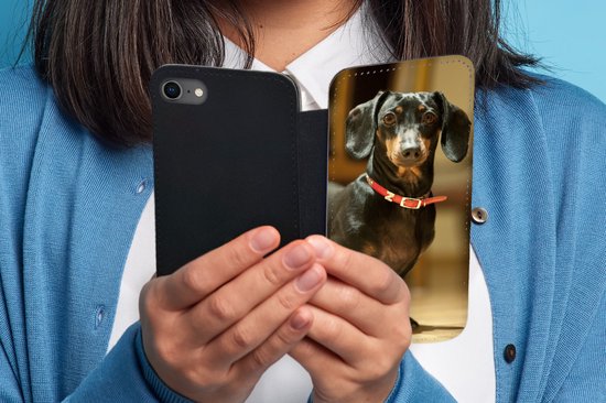 Étui de téléphone adapté à iPhone 7 - Portrait d'un teckel noir - Avec compartiments - Étui portefeuille à fermeture magnétique