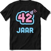 42 Jaar Feest kado T-Shirt Heren / Dames - Perfect Verjaardag Cadeau Shirt - Licht Blauw / Licht Roze - Maat M