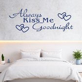 Stickerheld - Muursticker Always kiss me goodnight - Slaapkamer - Liefde - decoratie - Engelse Teksten - Mat Donkerblauw - 55x147.5cm
