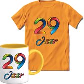 29 Jaar Vrolijke Verjaadag T-shirt met mok giftset Geel | Verjaardag cadeau pakket set | Grappig feest shirt Heren – Dames – Unisex kleding | Koffie en thee mok | Maat L