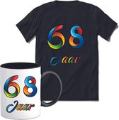 68 Jaar Vrolijke Verjaadag T-shirt met mok giftset Zwart | Verjaardag cadeau pakket set | Grappig feest shirt Heren – Dames – Unisex kleding | Koffie en thee mok | Maat L